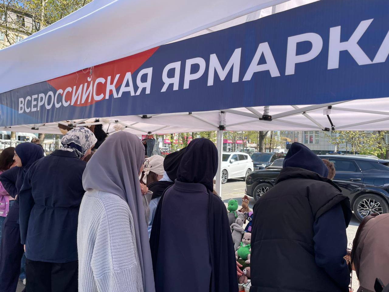 Накануне студенты Гуманитарно-педагогического колледжа приняли участие во Всероссийской ярмарке трудоустройства.